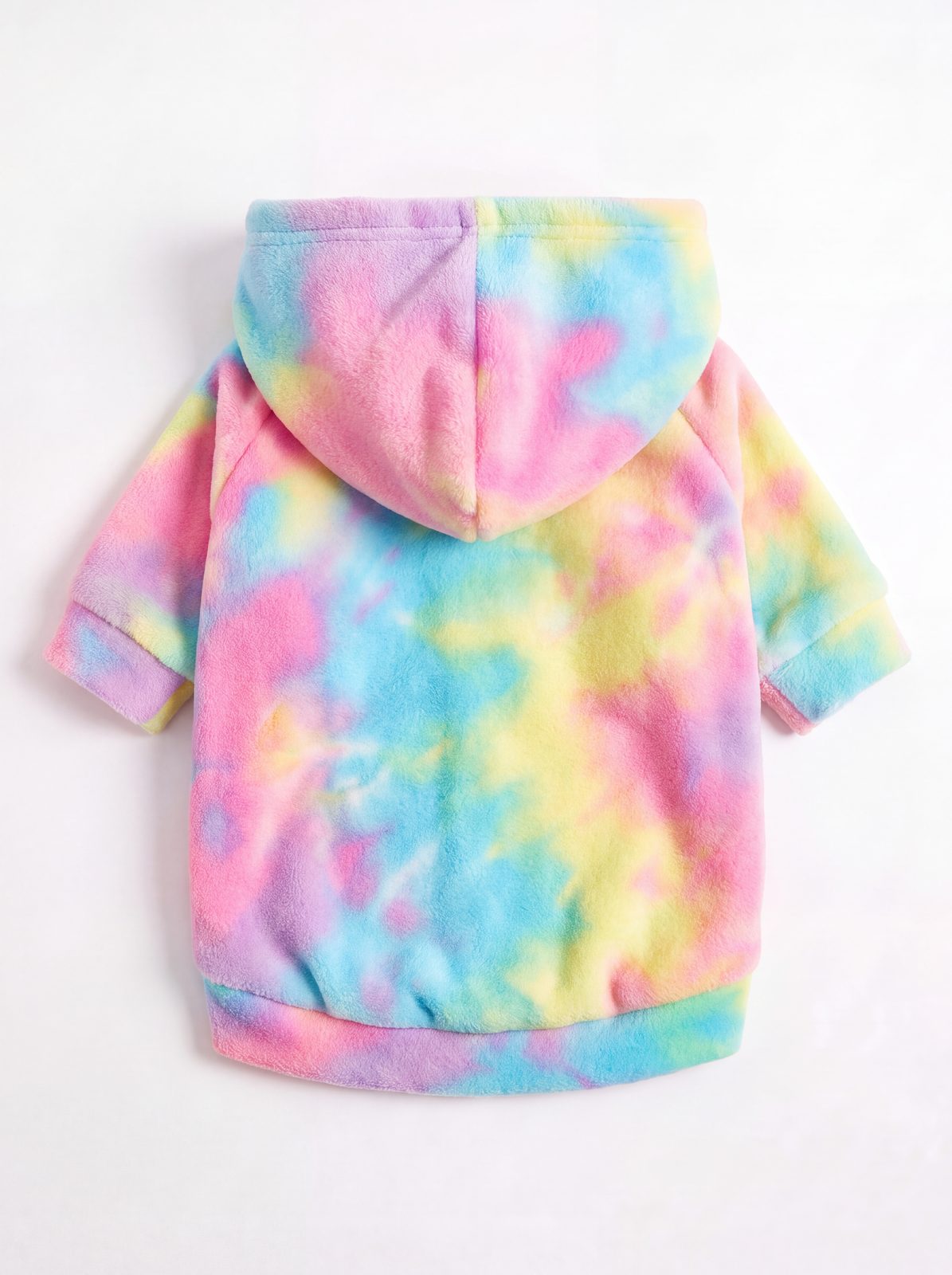 Dos du sweat à capuche chien tie-dye pastel posé à plat sur fond blanc