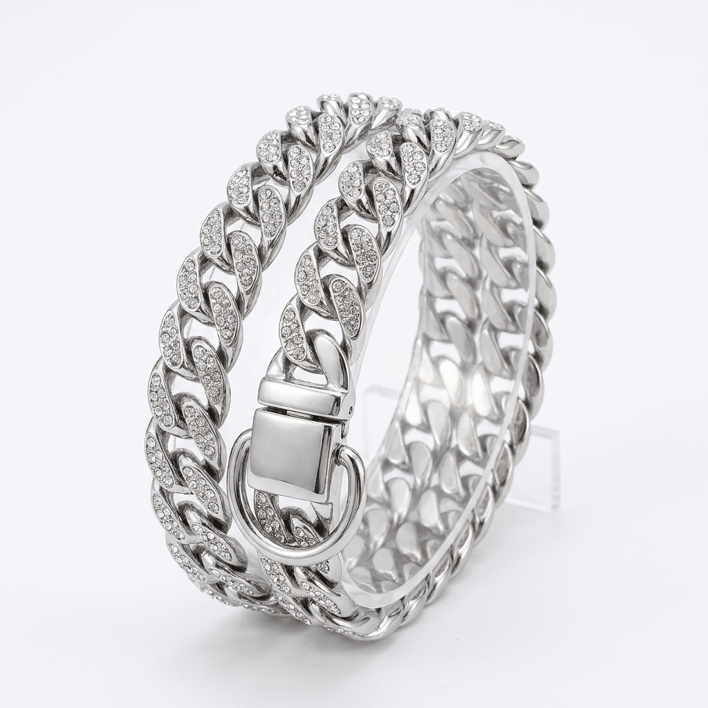 collier chaine chien maillons cubains argent produit seul sur fond blanc
