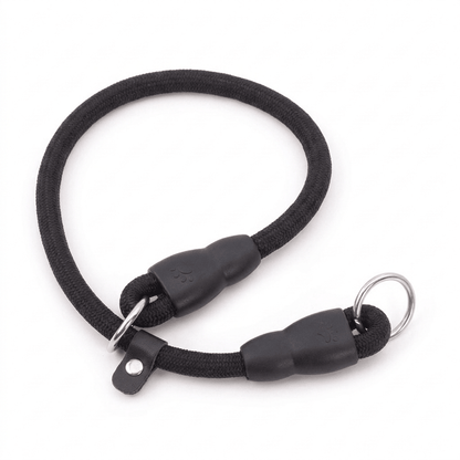 collier chien en corde d'escalade noir produit seul sur fond blanc
