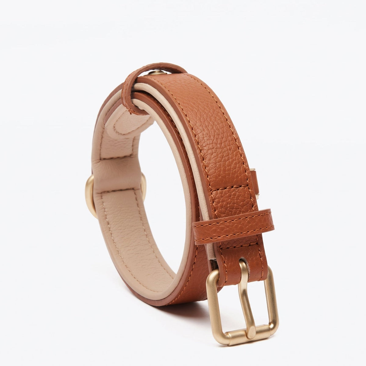 collier chien en cuir rembourre marron produit seul sur fond blanc