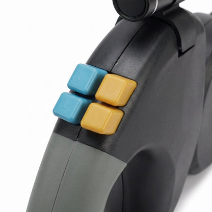 Laisse double rétractable pour chien DuoControl, gros plan sur les boutons de verrouillage indépendant bleu et jaune
