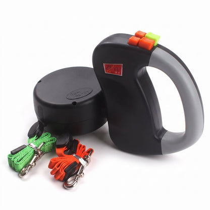 Laisse pour deux chiens rétractable DuoChic noire avec mousquetons chromés antirouille.