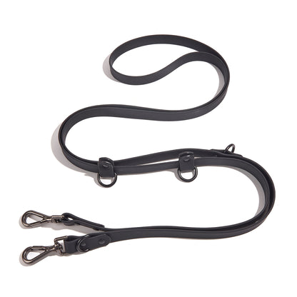 Laisse pour chien main libre multi-tâches en PVC noir, présentée à plat