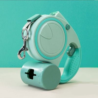 laisse pour chien verte avec poignée ergonomique en silicone posée sur fond vert NightWalk™