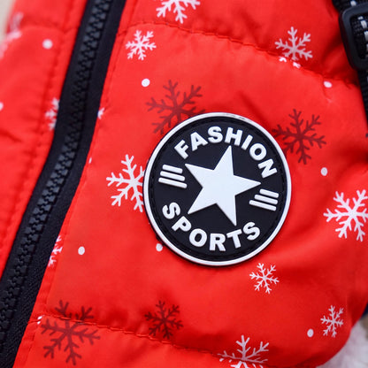 Écusson rond noir et blanc en forme d'étoile sur le manteau rouge vif à flocons pour chien