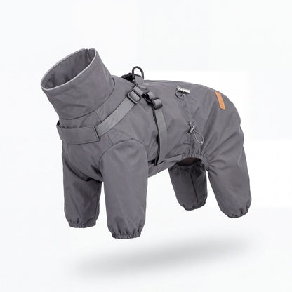 Manteau pour chien imperméable gris 4 pattes avec harnais intégré, présenté seul sur fond blanc