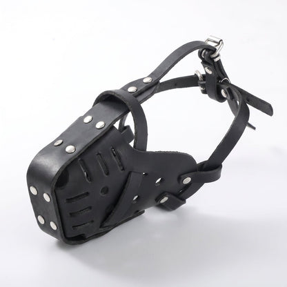 Muselière de frappe et sécurité en cuir noir MuzoSteel avec renforts métalliques.