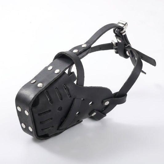 Muselière de frappe et sécurité en cuir noir MuzoSteel avec renforts métalliques.