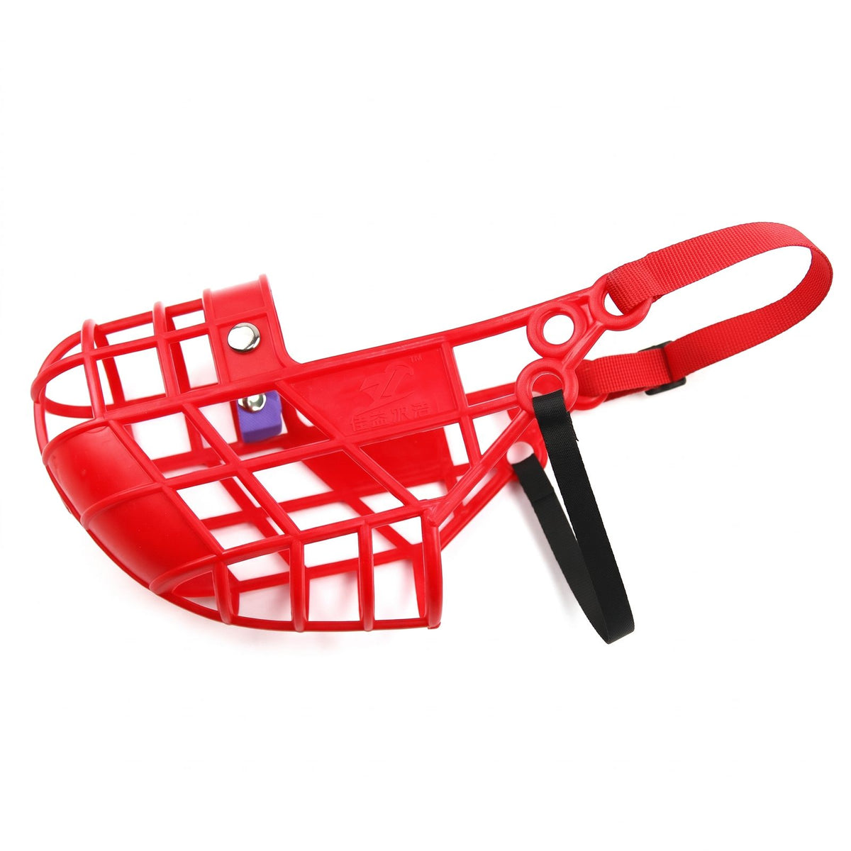 Muselière chien panier plastique rouge, photo produit sur fond blanc