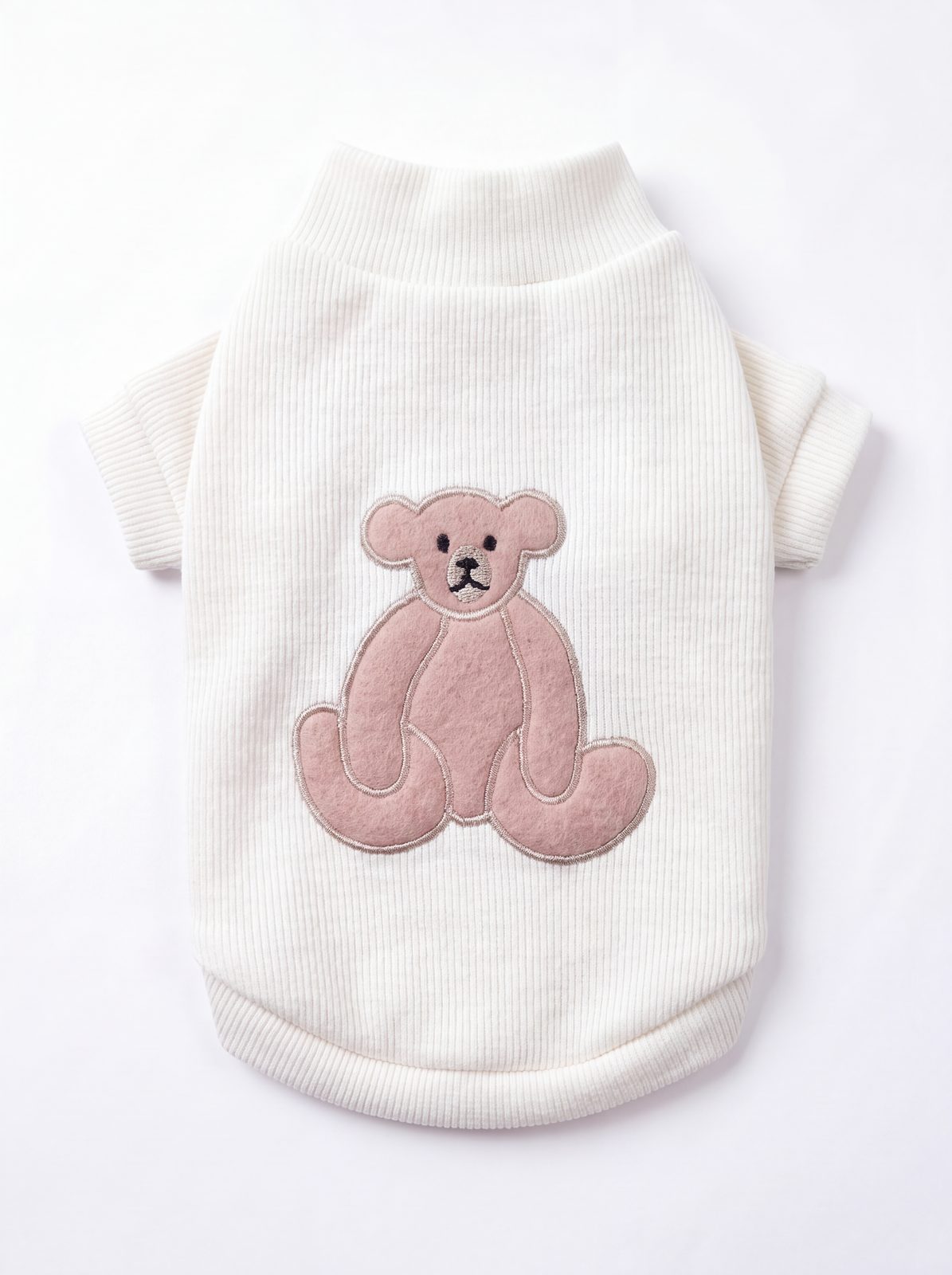Pull pour chien blanc crème côtelé avec ourson appliqué dans le dos, vue de dos