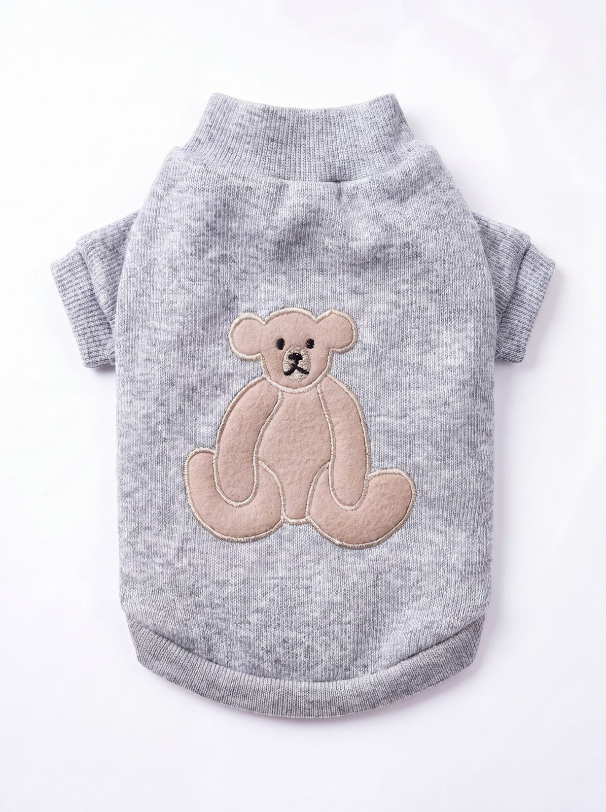 Pull pour chien gris côtelé avec ourson appliqué dans le dos, vue de dos