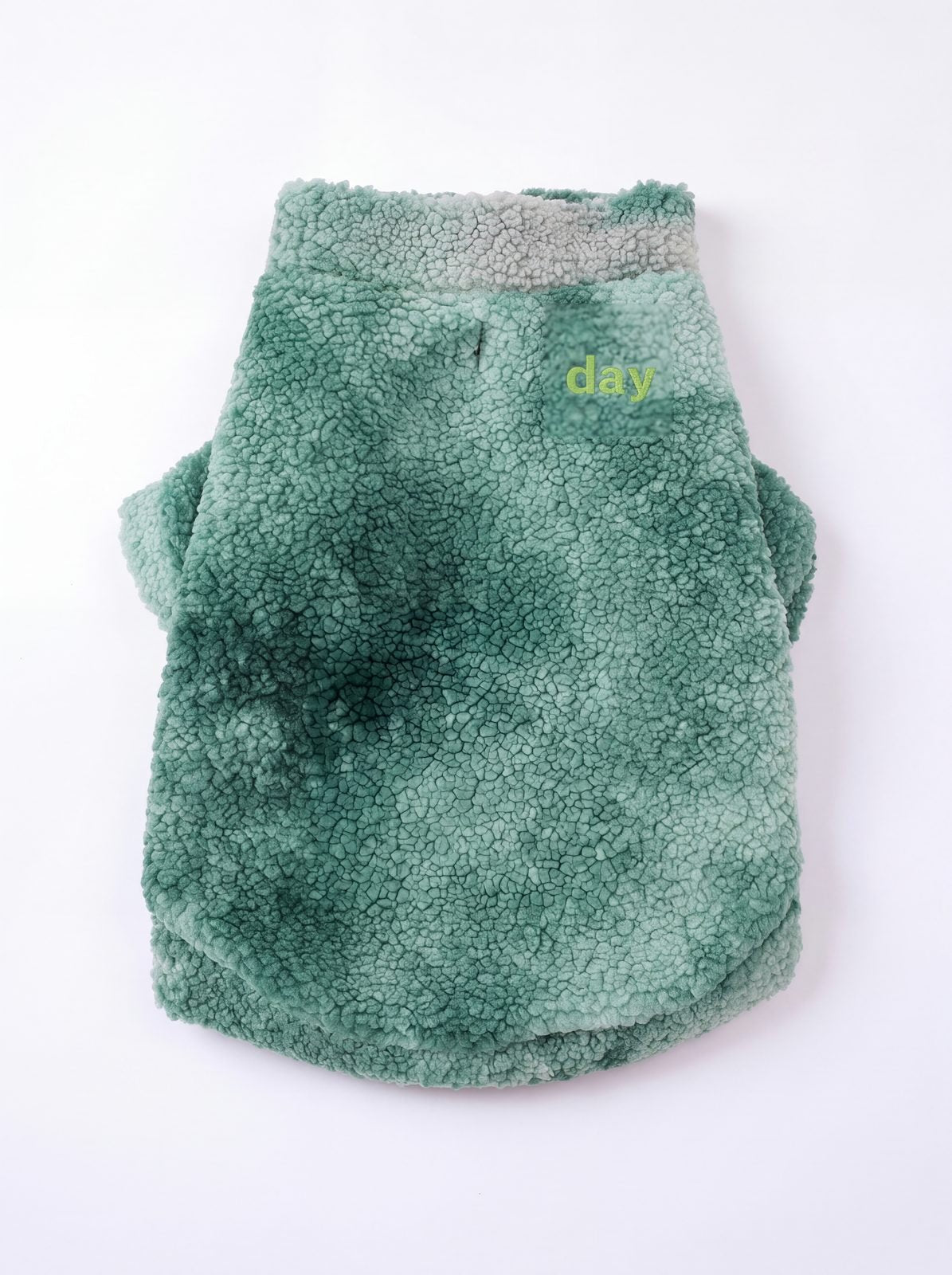 Pull polaire teddy vert dégradé pour grand chien vu de dos avec le carré brodé day