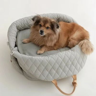 sac de transport pour chien gris utilisé comme lit confortable ChicSac™