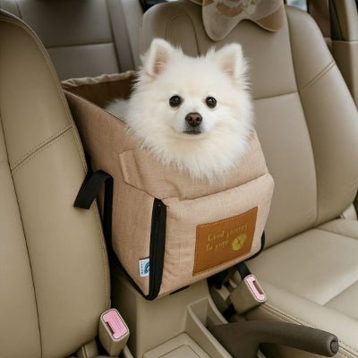 sac de transport pour chien sur siège beige voiture compacte TravelSafe™