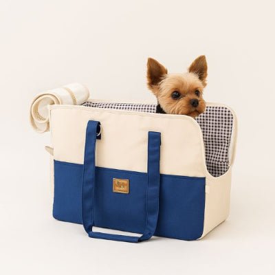 sac transport chien bleu avec yorkshire en interieur studio MobiPet