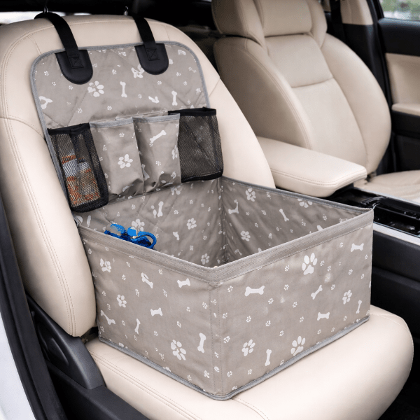installation siege auto chien vide sur banquette voiture montrant structure rigide et protection complete