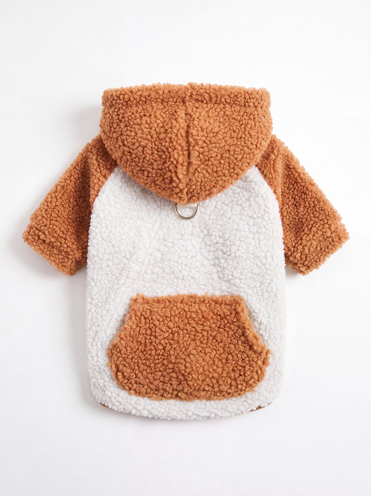 Sweat à capuche chien teddy caramel et crème, vue de dos avec poche plaquée et anneau