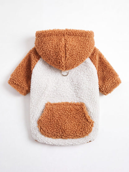 Sweat à capuche chien teddy caramel et crème, vue de dos avec poche plaquée et anneau